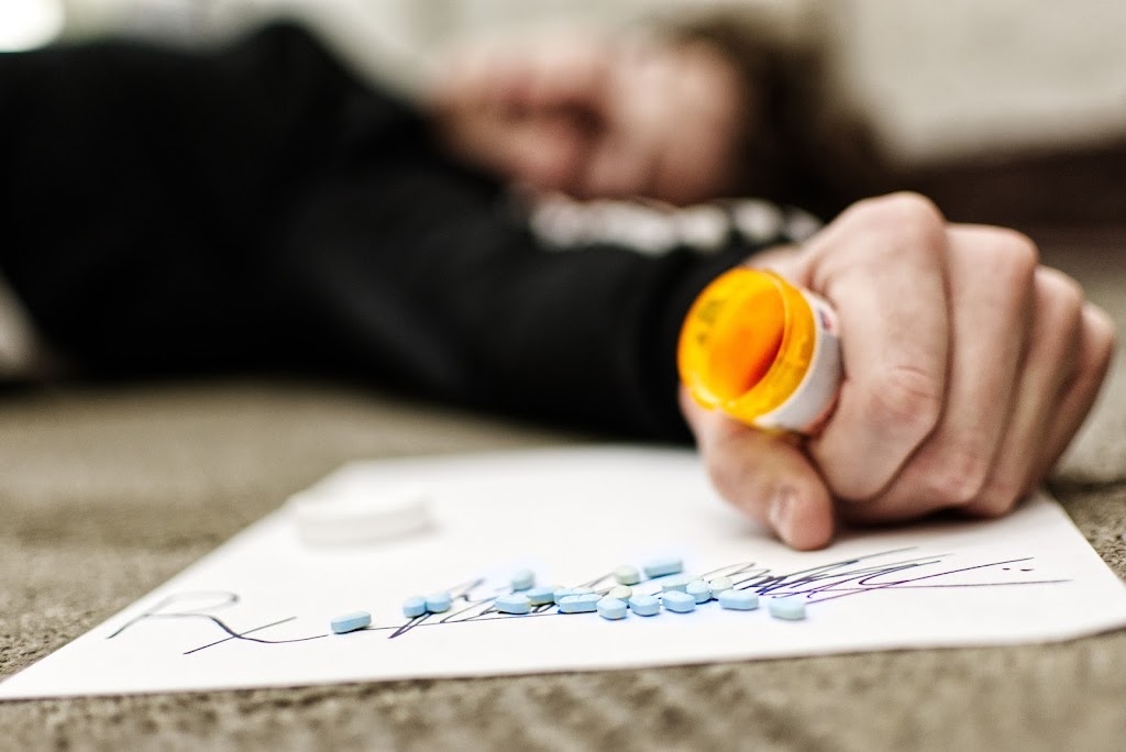Read more about the article Understanding the Opioid Crisis: A Complete Comprehensive Guide